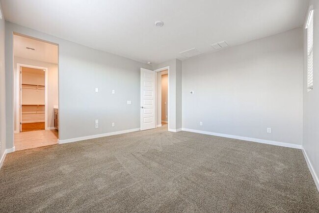 Building Photo - Available August 7th! Gated Community 4 Bedroom 3 Bathroom Home!