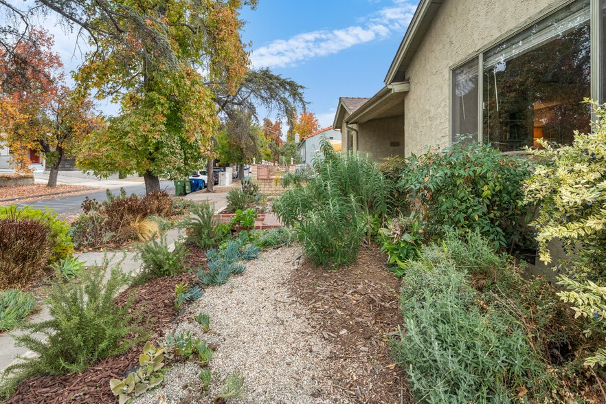 East View - 4536 Corliss St