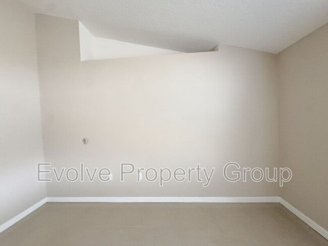 Building Photo - 21 Llanes Pl