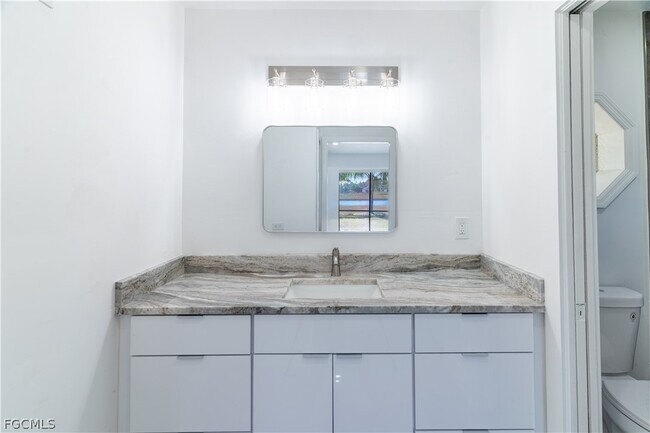 Building Photo - 720 Chavers St