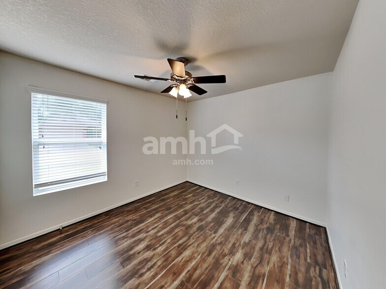 Building Photo - 2322 Old Ox Rd