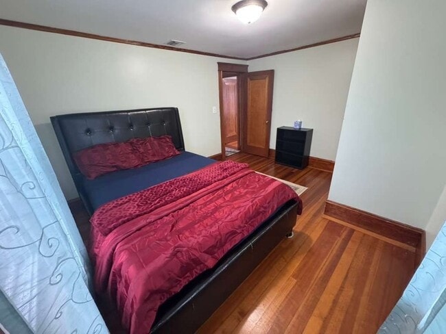 Building Photo - 2 Brook St