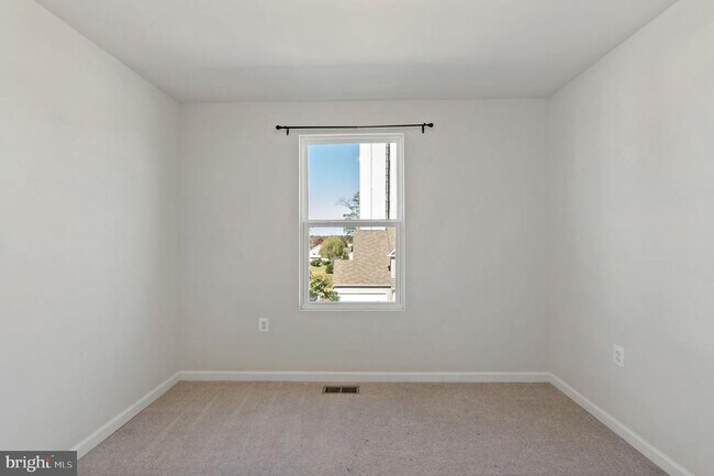 Building Photo - 66 National St