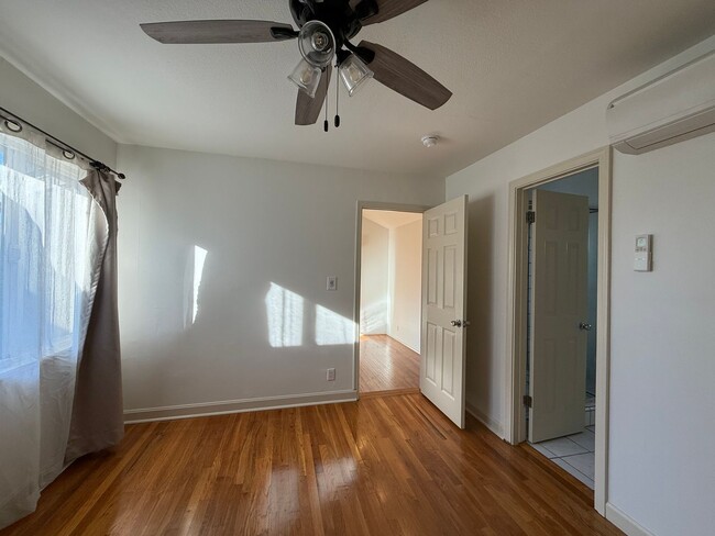 Building Photo - 1 bed, 1 bath Guest unit in Woodland Hills