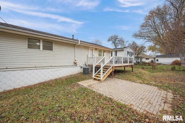 Building Photo - 6822 N Kimberly Dr