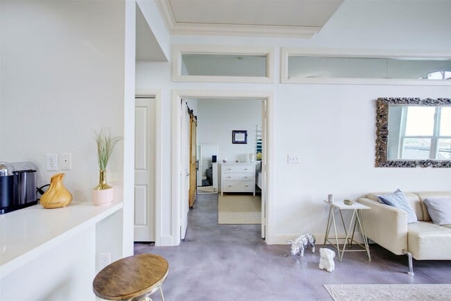 Building Photo - 1010 Rosine St