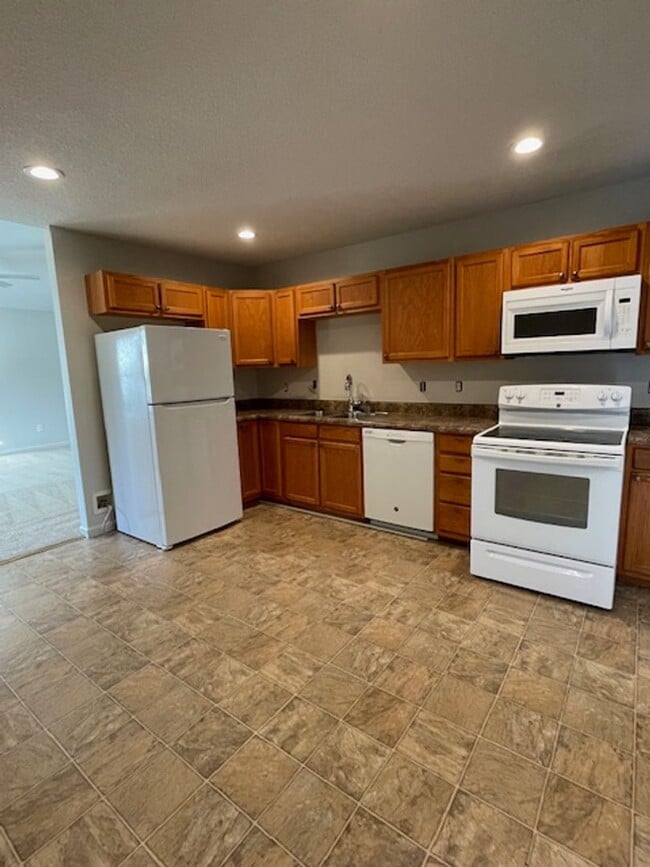 Building Photo - Single Story - 3 bedrooms, 2 baths, spacious living room, kitchen & a 2 car garage, located on a ...