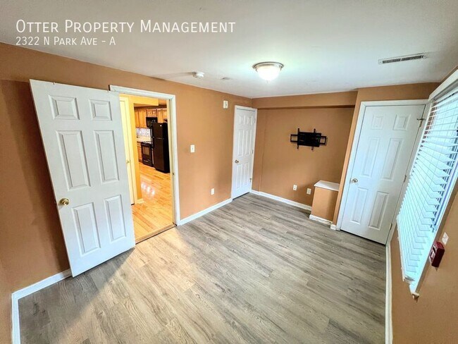 Building Photo - 2322 N Park Ave