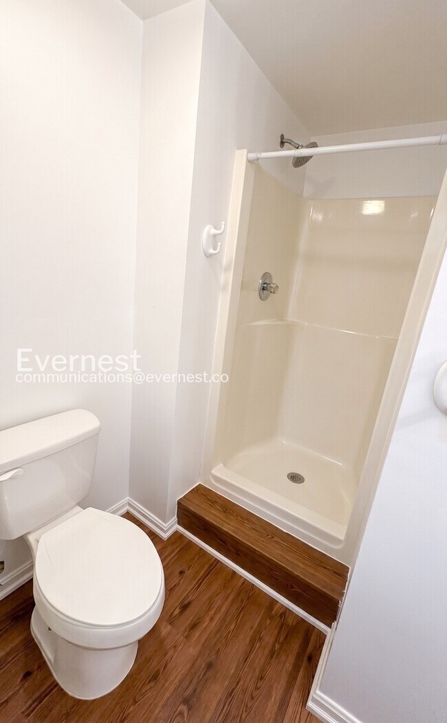 Building Photo - 3 Bed, 3.5 Bath Townhome with Modern Amenities / Available Now!
