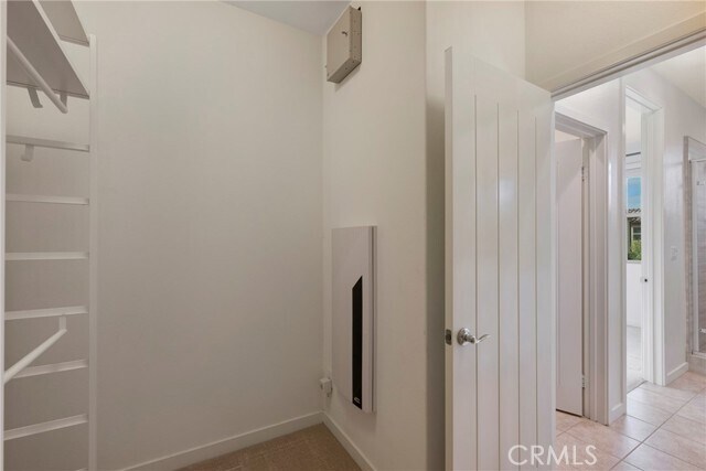 Building Photo - 18 Prominence