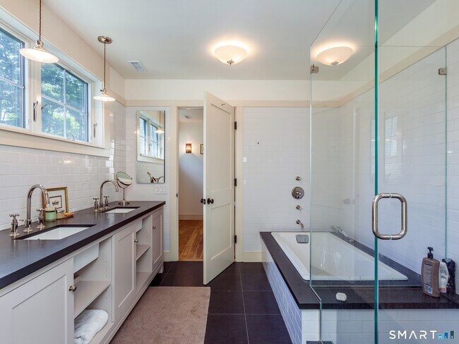 Building Photo - 68 Hopkins Rd