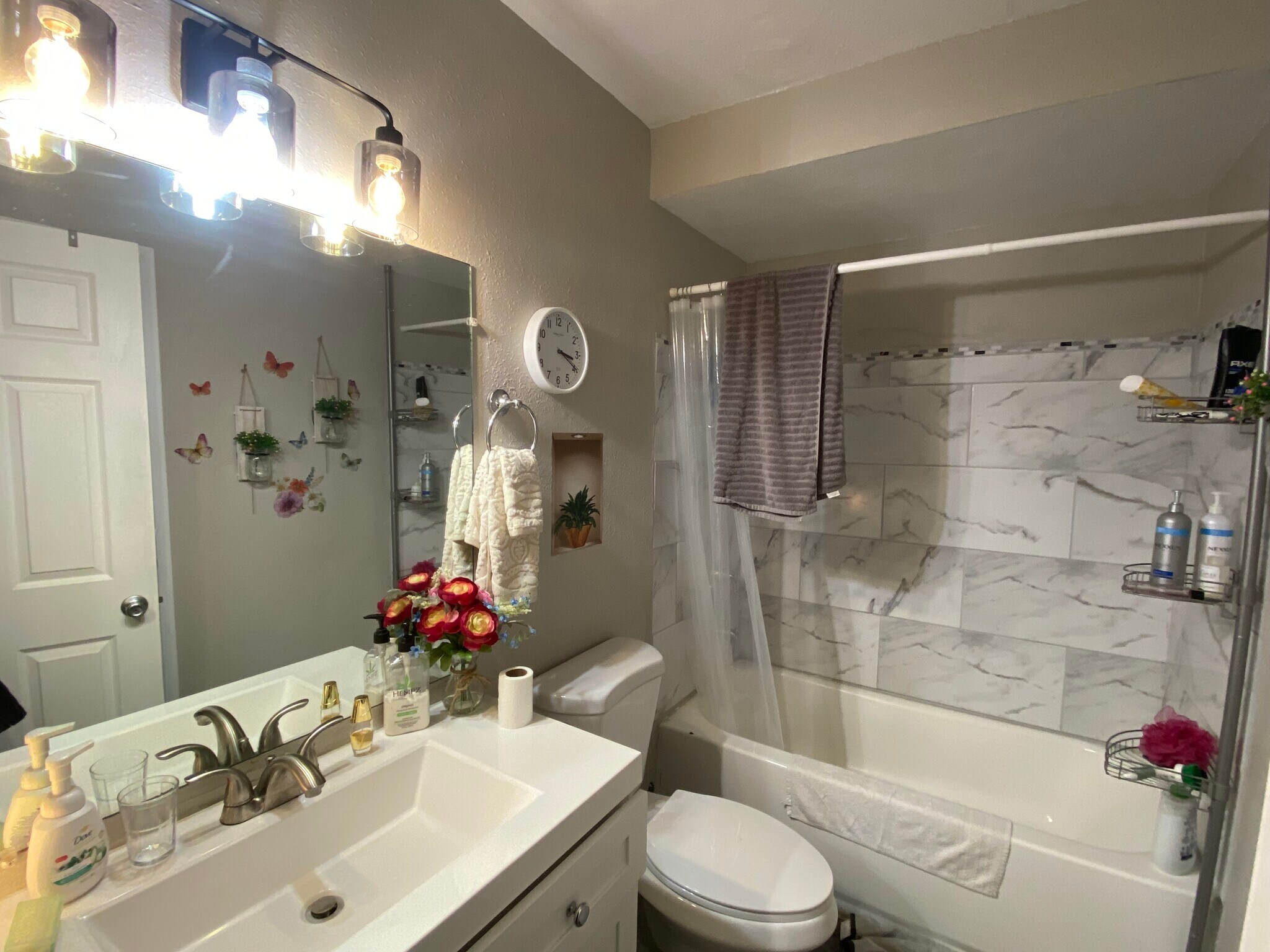 Building Photo - 20240 Park Rd