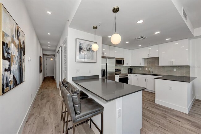 Building Photo - 1703 N Tamiami Trl