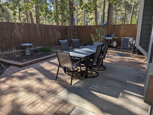 Building Photo - COMING SOON in August! Furnished Townhome in Boulder Pointe with All Utilities included - 3 bedro...