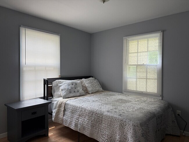 Building Photo - 501 N Dickson St