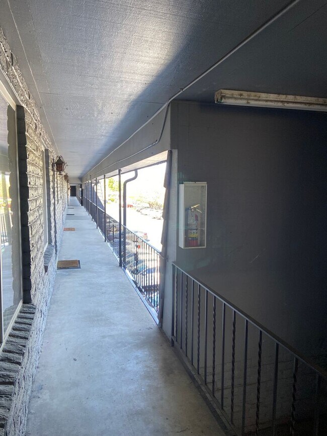 Building Photo - 1B/1B Pet Friendly Apartment South of BYU