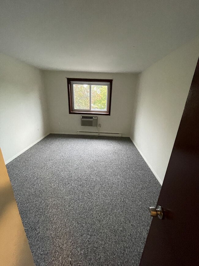 Building Photo - Hilltop Garden Apartments