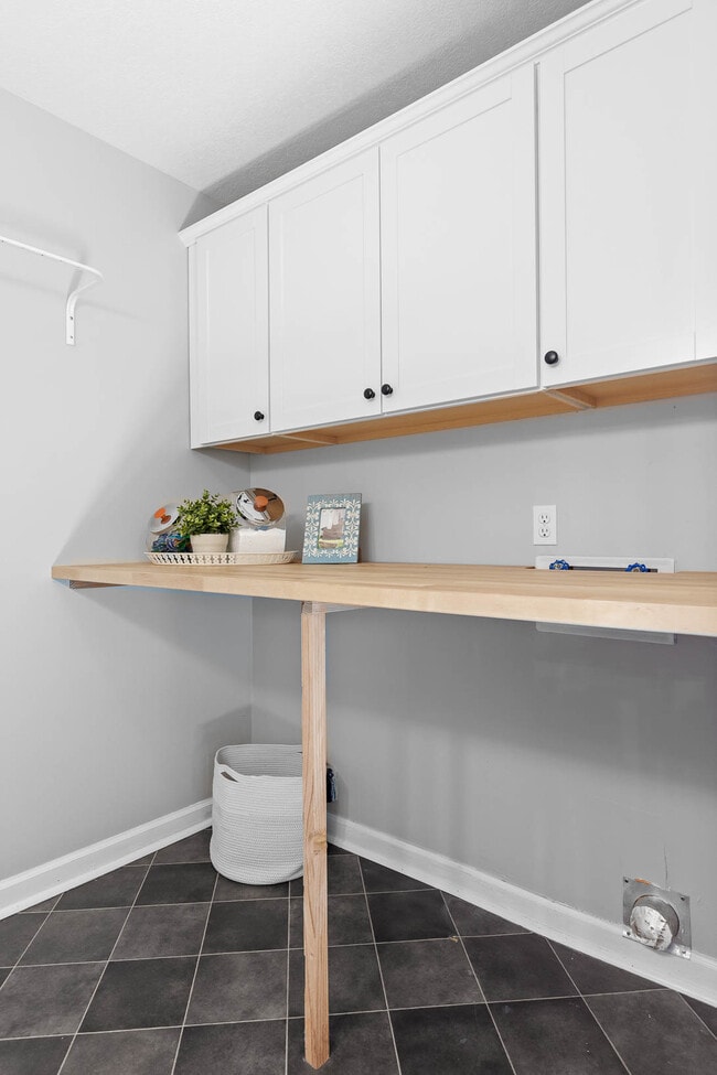 Building Photo - 2483 Shenandoah Dr