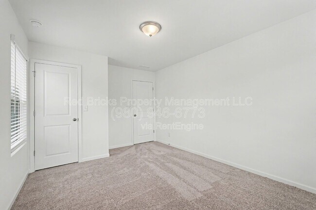Building Photo - 760 Kitfox Dr NW