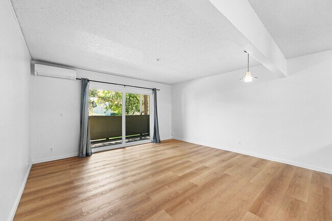 Building Photo - 1453 Neotomas Ave