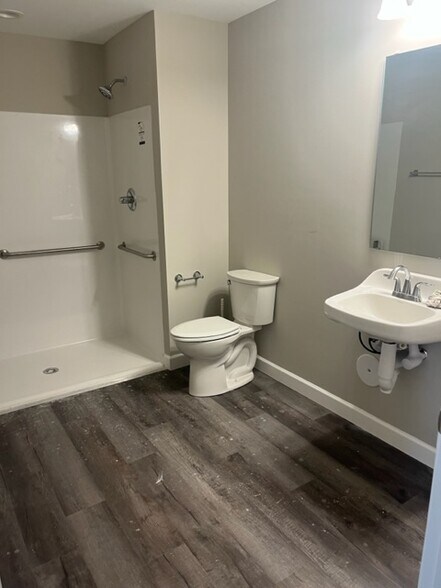 Accessible bathroom - 851 West St