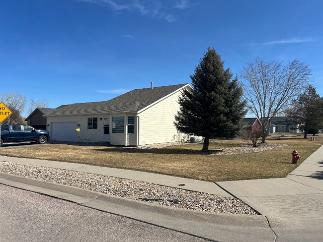 Building Photo - 4012 Grapevine Ln