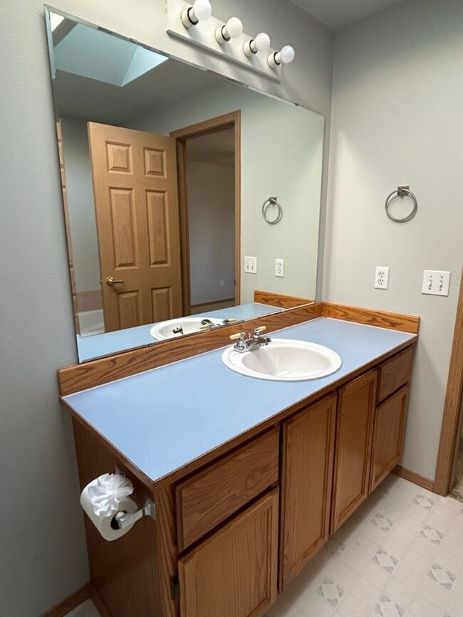 Building Photo - 3 Bedroom/2 Bath Rambler in the heart of M...