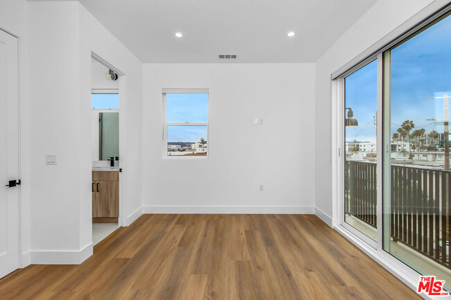 Building Photo - 5722 Fulcher Ave