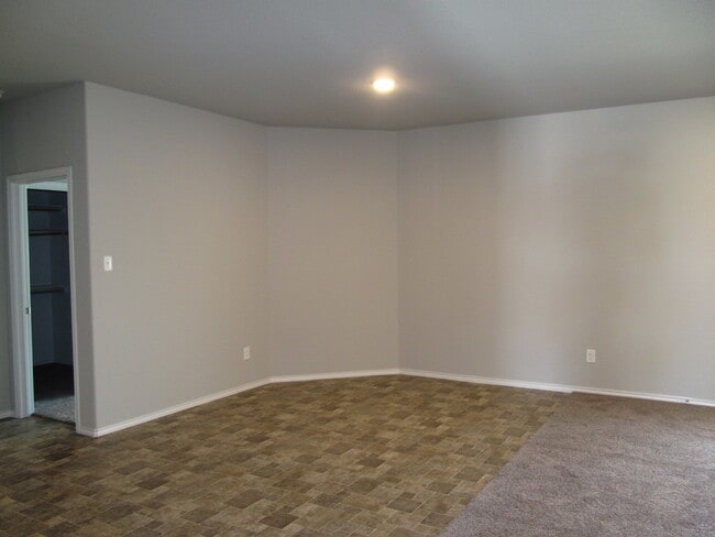 Building Photo - 3 BEDROOM, CONVENIENT TO SCOTT & WHITE