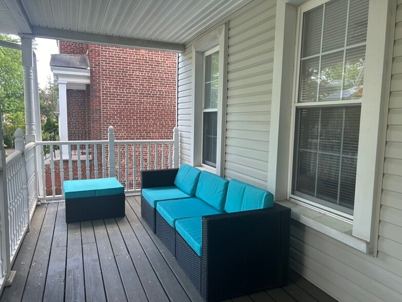 Building Photo - 16 Union St