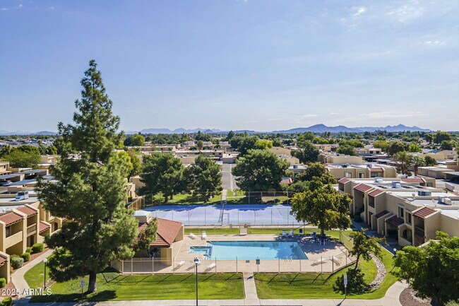 Building Photo - 14420 N 57th Dr