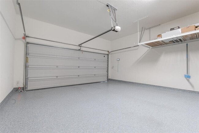 Building Photo - 2913 Zelma Dr