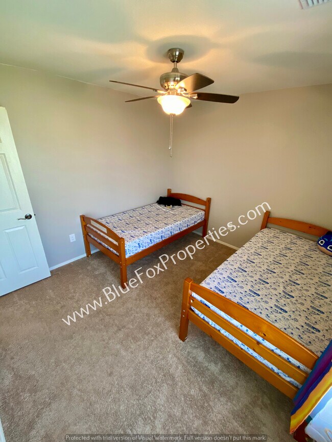 Building Photo - 9009 W Rolling Springs Dr
