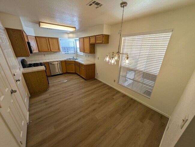 Building Photo - 5117 Kingsbridge