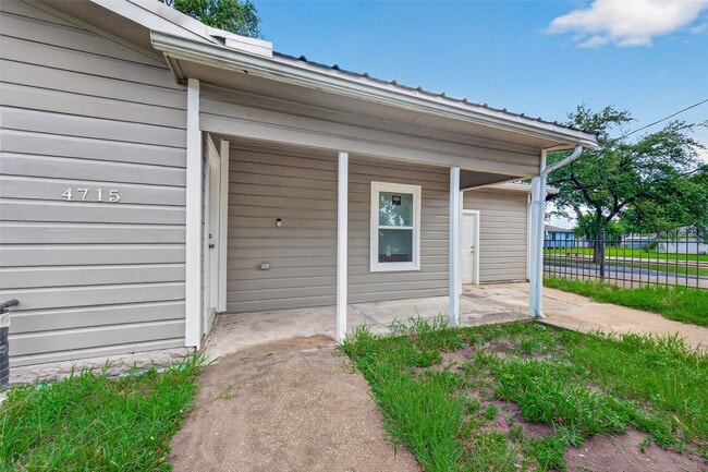 Building Photo - 4715 Chapman St