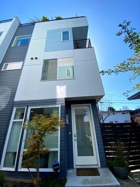 Building Photo - Keep $500! Modern Townhouse in South Park!