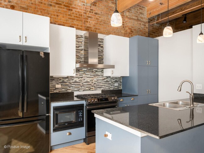 Building Photo - 1040 W Adams St