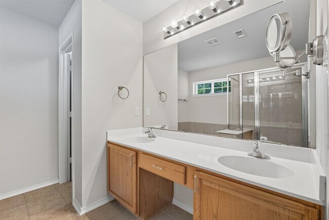 Building Photo - 125 Pine Cove