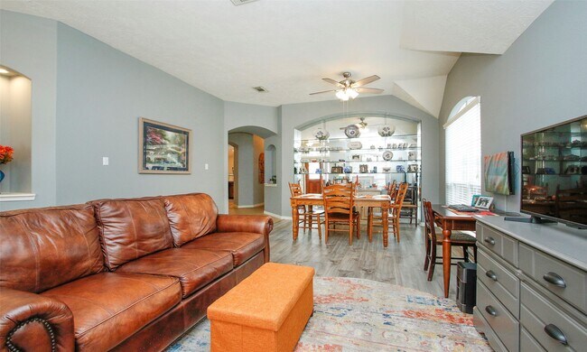 Building Photo - 8206 Sierra Dawn Dr