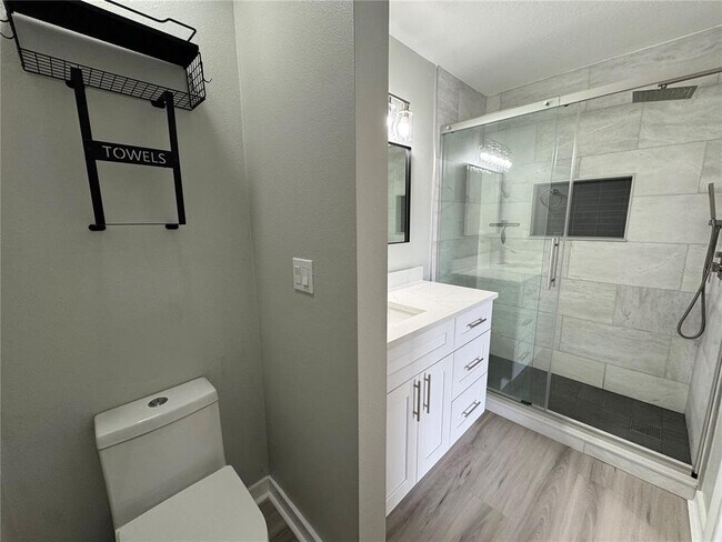 Building Photo - 2569 Grassy Point Dr