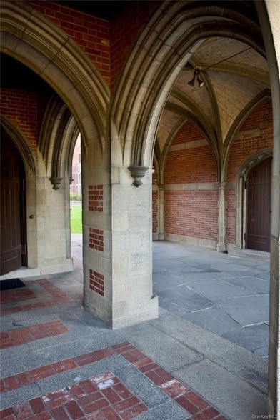 Building Photo - 305 Chateau Rive