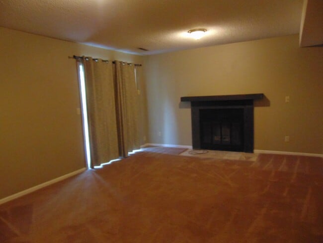Building Photo - Inviting 3 Bed 2 Bath House