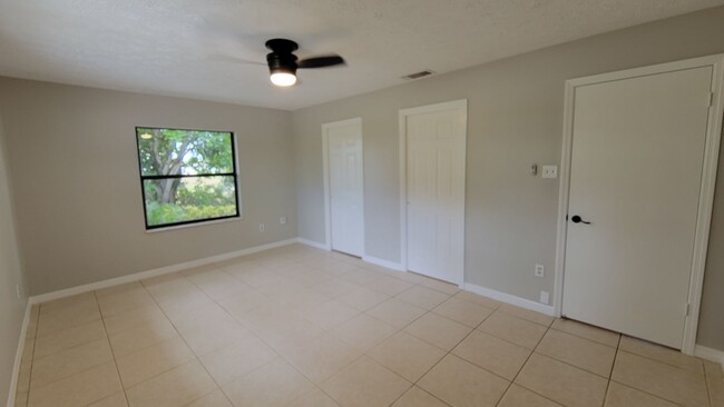 Building Photo - Port St. Lucie single-family home 3 bedroo...