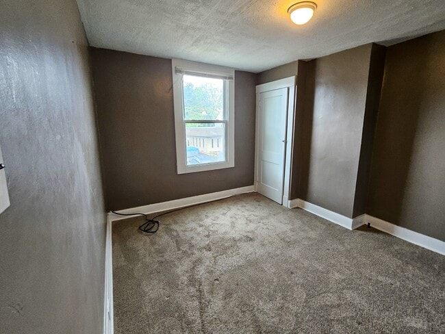 Building Photo - 535 E Warrington Ave