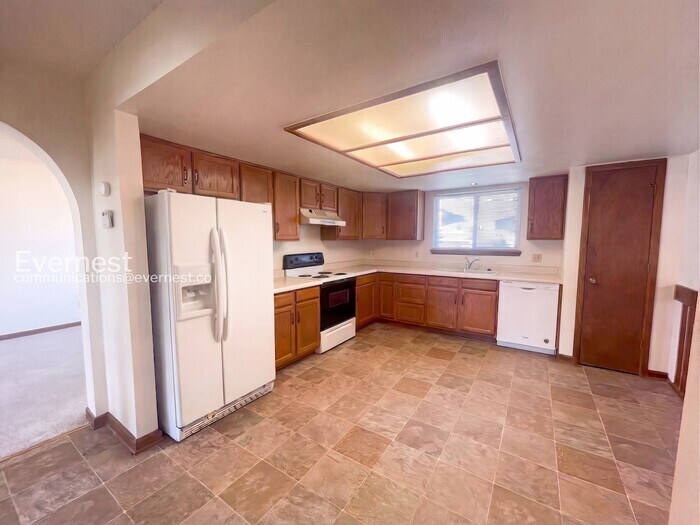 Building Photo - 4930 Sprangler Dr