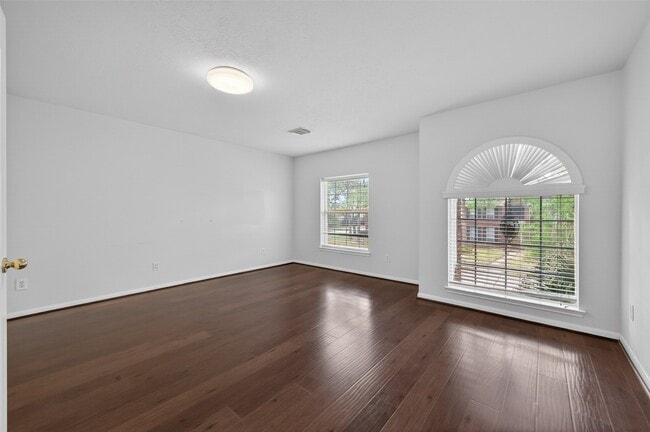 Building Photo - 3127 Edgewood Dr