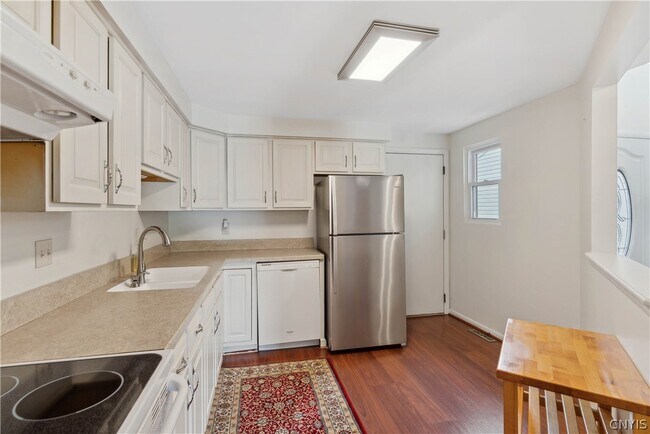 Building Photo - 104 Lookout Cir