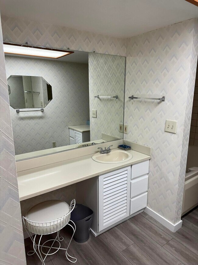 Building Photo - 40461 Bay Hill Way