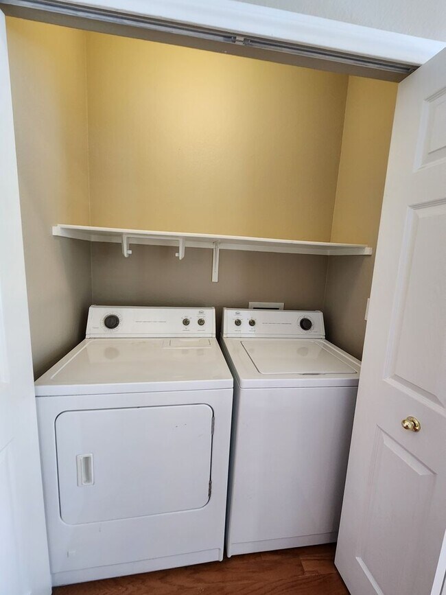 Building Photo - A Beautiful 3 Bedroom 2 story home in SW. ...