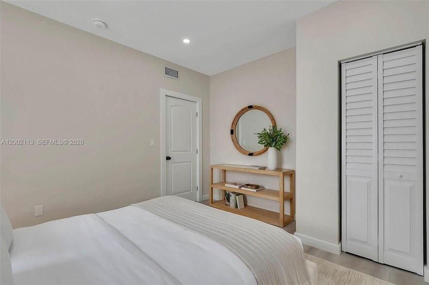 Building Photo - 1852 SW 22nd Ter